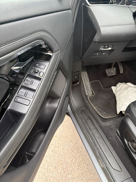 Land Rover Range Rover Evoque P300e R-Dynamic SE