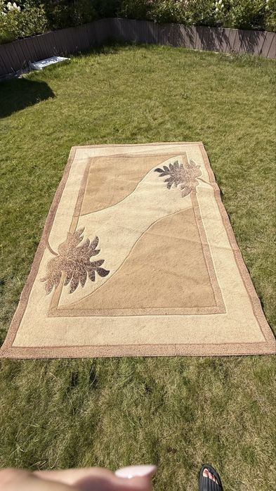 Dywan w dobrym stanie 200x290