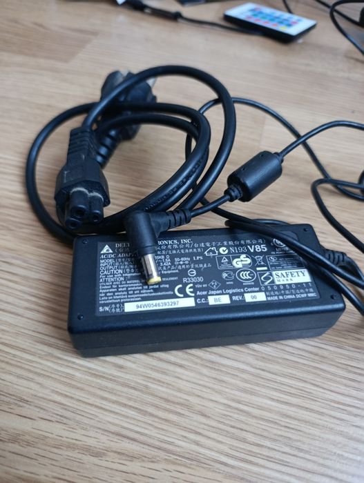 Блок питания , зарядное устройство delta