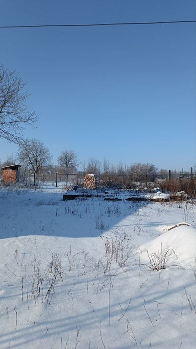 Продам  земельну ділянку з недобудовою