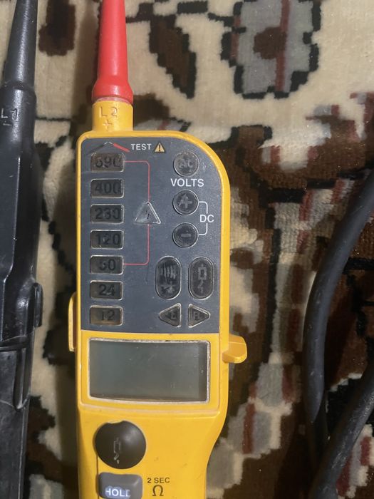 Тестер напряжения Fluke t150