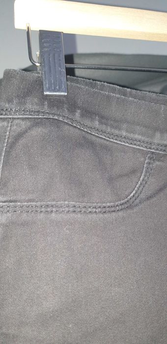 Jeans com fecho lateral