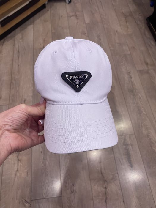 Біла котонова кепка Prada