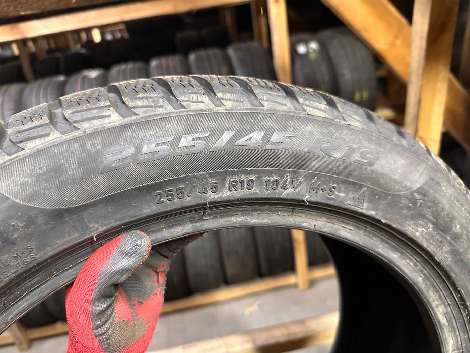 Шини зима 255/45R19 PIRELLI  SOTTOZERO3 4шт 7-8мм  22/21