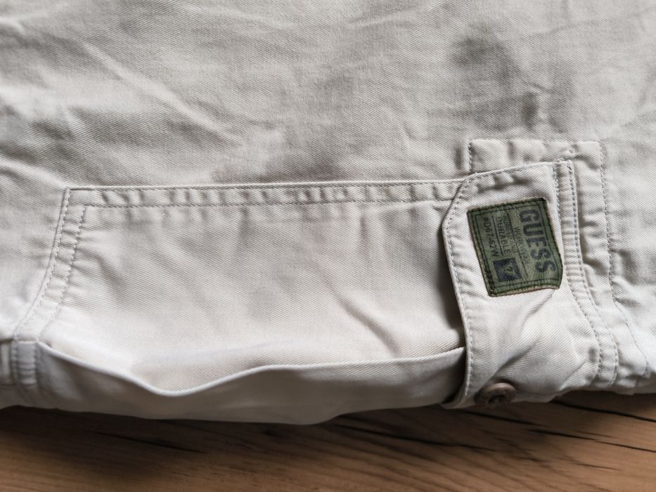 Guess szorty męskie cargo 31 beż kremowe lato