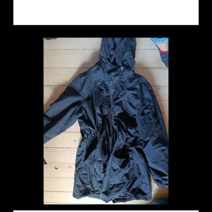 С Вітровка Adidas червона оригінал
Легка спортивна куртка від Adidas.