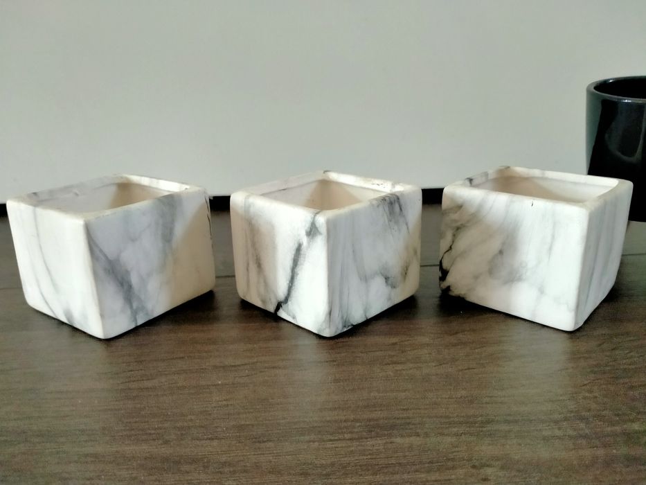 Doniczki osłonki  ala marmurowe