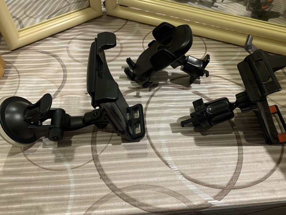 Автотримачи для телефону