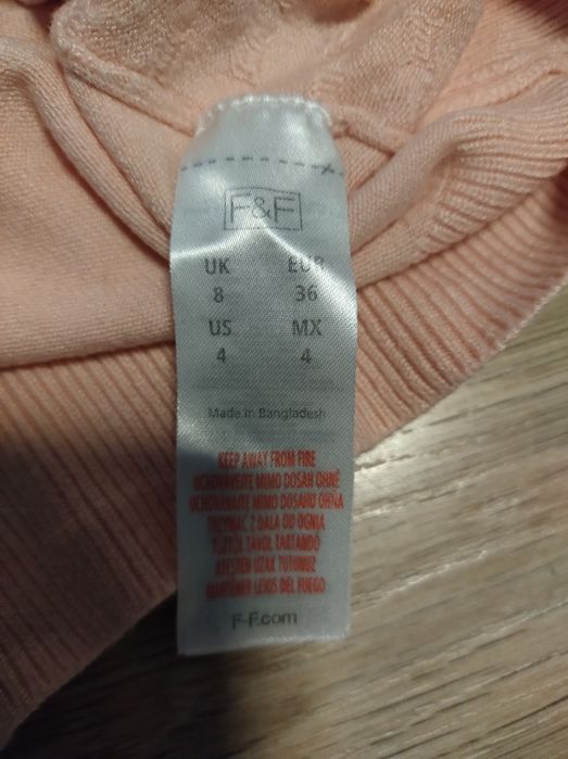 Sweter pudrowy róż F&F