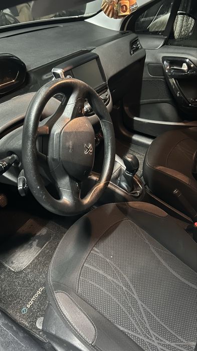 Peugeot 208 de 4 lugares