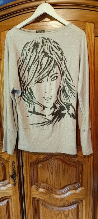 Ciekawa szara bluzka z  nadrukiem. L