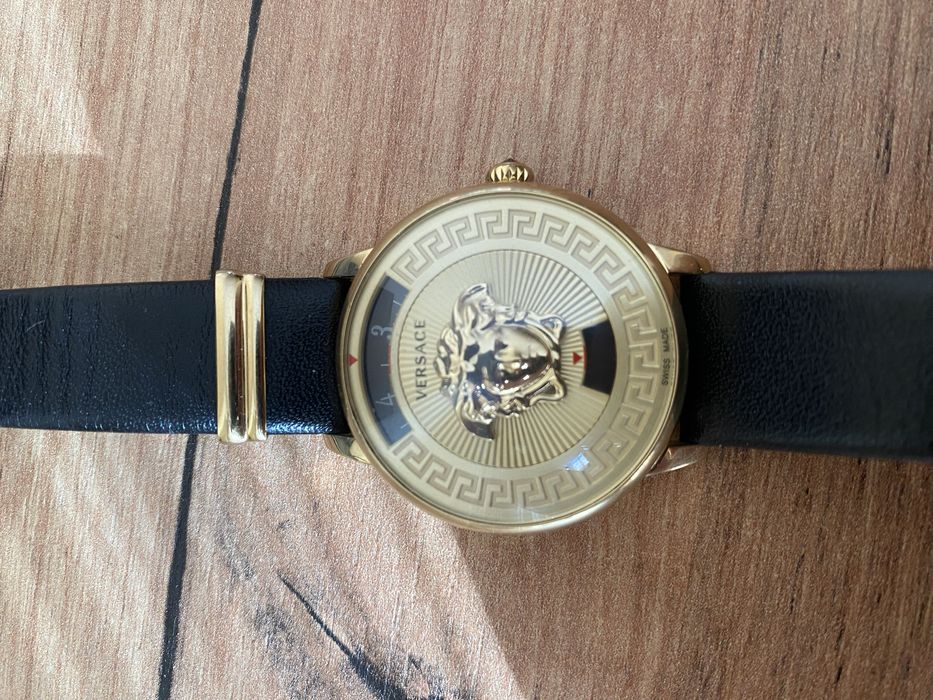 Оригінальний щвейцарський годинник Versace Medusa Icon 38мм