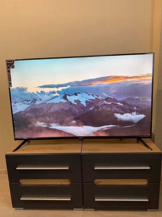 Samsung 45" 4K Smart TV T2 стильний безрамковий з кріпленням подарунок