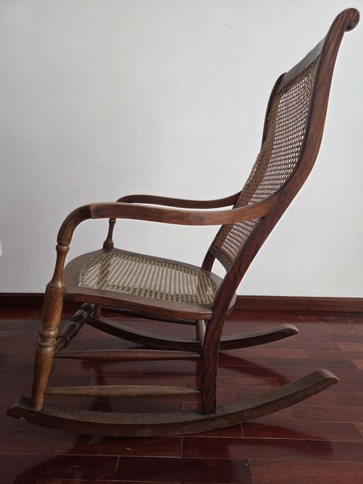 Cadeira de baloiço antiga