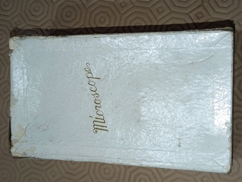 Microscópio antigo