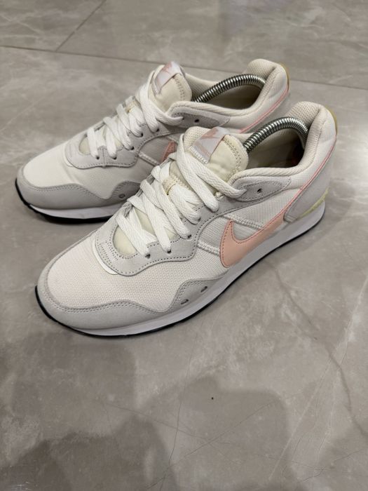 Кросівки Nike Venture Runner (EUR 42)