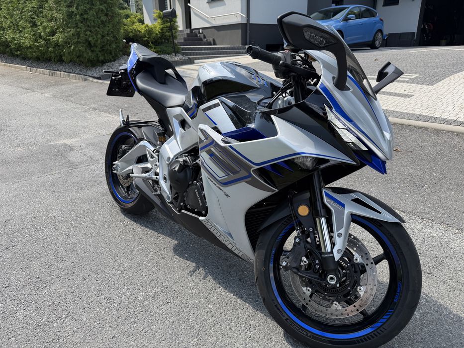 Motocykl Zontes 703RR  - sport, trzycylindrowy, 95KM, bardzo mały przebieg