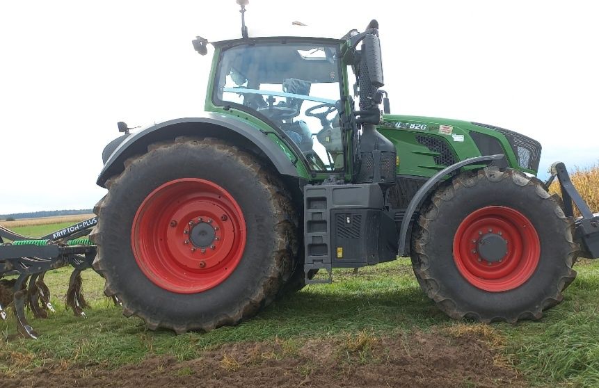 Fendt 826vario S4