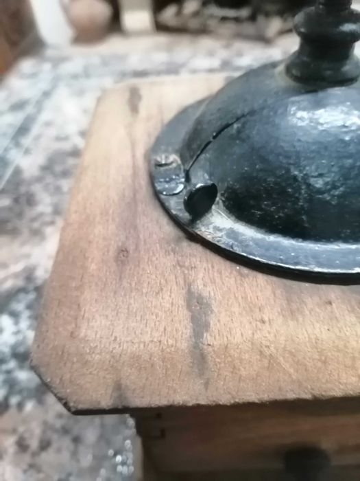 moinho de cafe antigo , peugeot freres