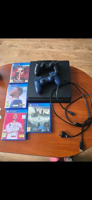 Sprzedam ps4 z 2 padami i grami