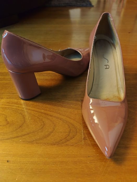 Sapatos em pele n.° 39 novos