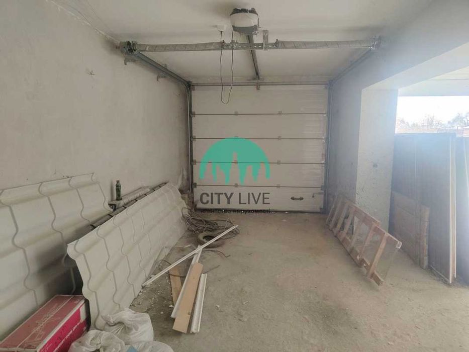 Продається будинок 296 м² у с. Микитинці (60)