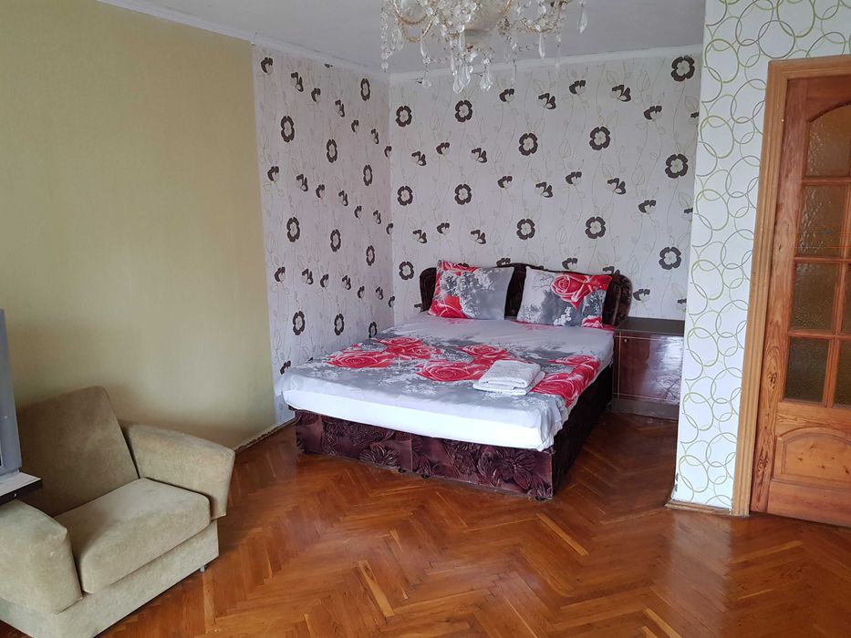 Посуточно, 1к, метро Дворец Украина, вул. Предславинська 26а