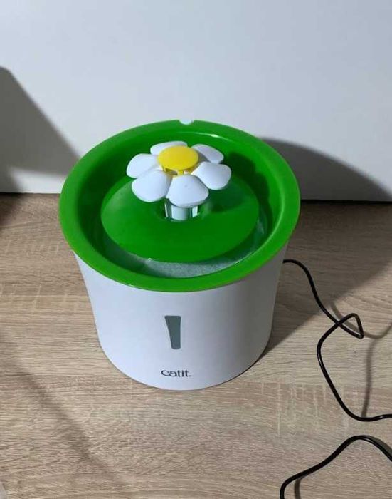 Поїлка-фонтан для котів Catit Квітка пластик 3 л мінімальні пошкодж.