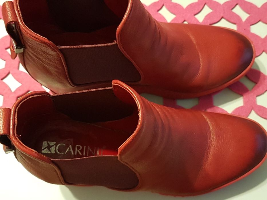 Sneakersy na koturnie jak nowe Carinii skórzane czerwone,  r. 39