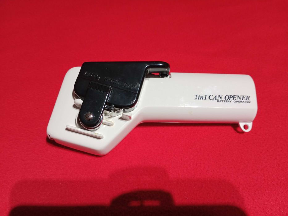 Otwieracz do konserw i puszek na baterie