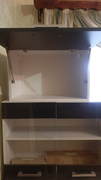 Кухонна стінка нова