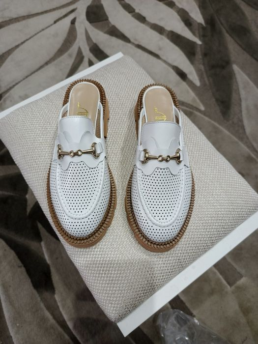 Sprzedam skórzane klapki Modo