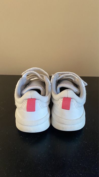 Продаються дитячі кросівки