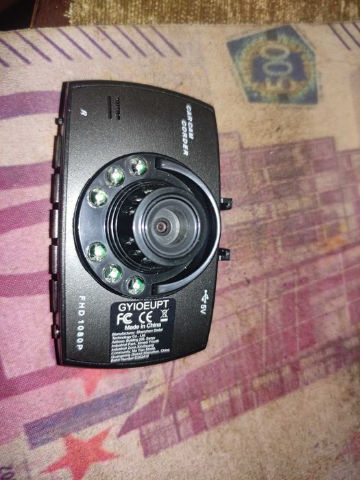 Видео регистратор 2 камеры
дорога и салон или 1 камера на дорогу новый