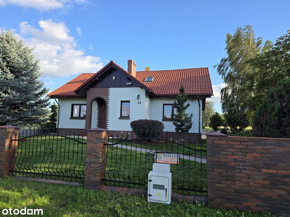 Dom z dużą działką,pięknym ogrodem i widokiem na otwartą przestrzeń