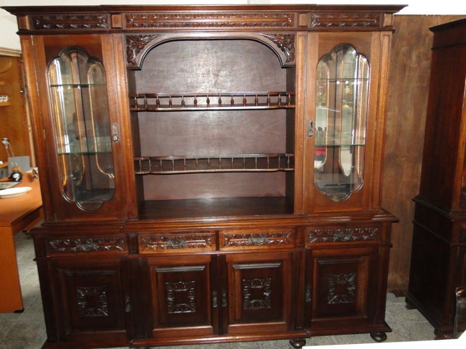 Móvel de sala em madeira trabalhada com cristaleira - óptimo estado T