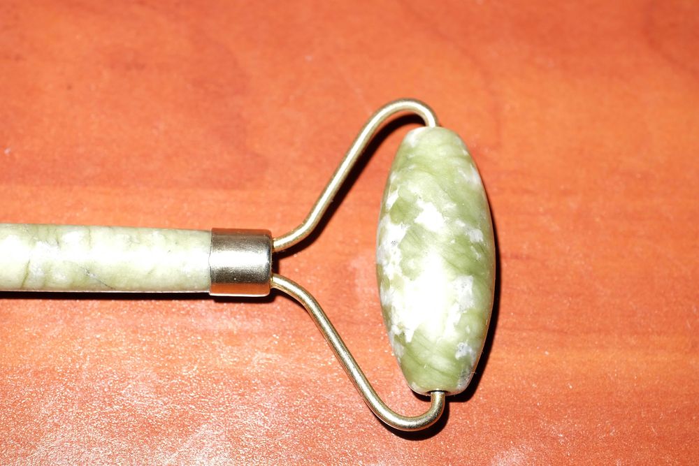 Нефритовая ручка для массажа.