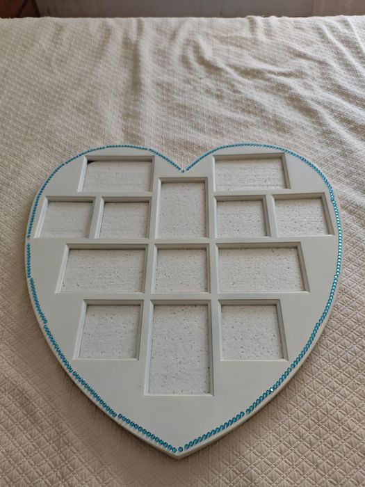 Moldura em forma coração.