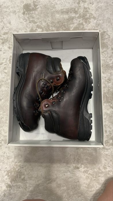 Взуття гірське