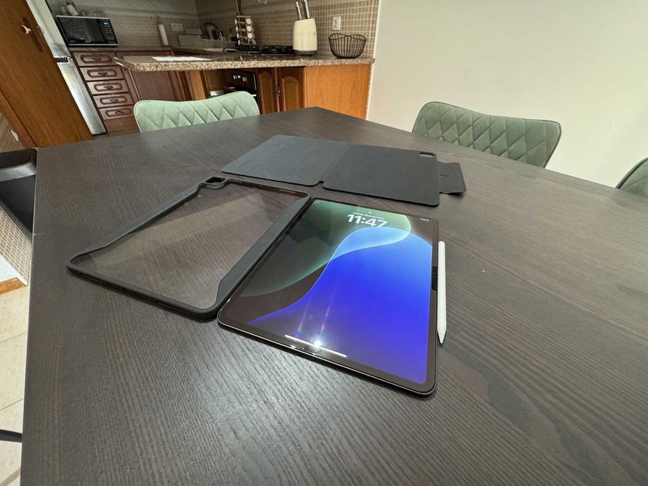 iPad Pro 13” M4 256GB Wi-Fi – COMO NOVO + Apple Pencil Pro + Capa