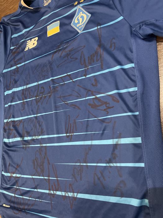 Футболка з автографами гравців Динамо Київ