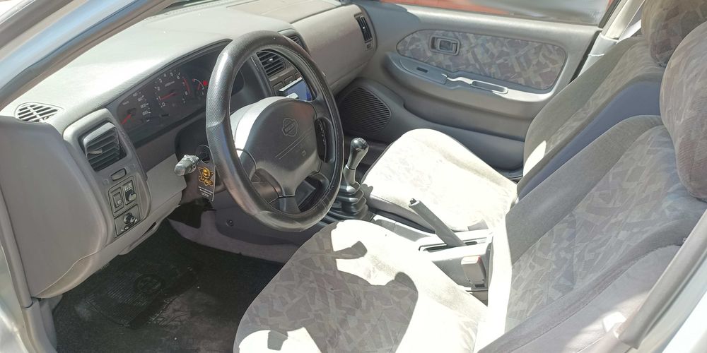 Nissan Almera N15 1.6 GX c/ AC, Rádio c/ GPS e Câmara Marcha-Atrás
