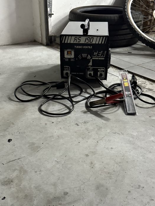 Aparelho de soldar  de 190 amperes e vai com uma caixa de electros