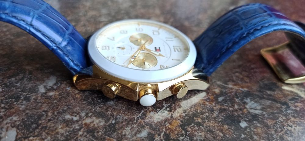 Zegarek Tommy Hilfiger elegancki niebieski złoty biały