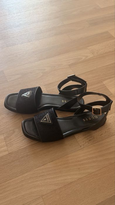 Босоніжки  Guess