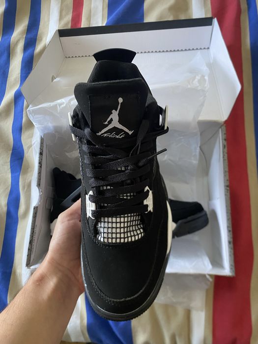 Air Jordan 4 Preros e Brancos 43