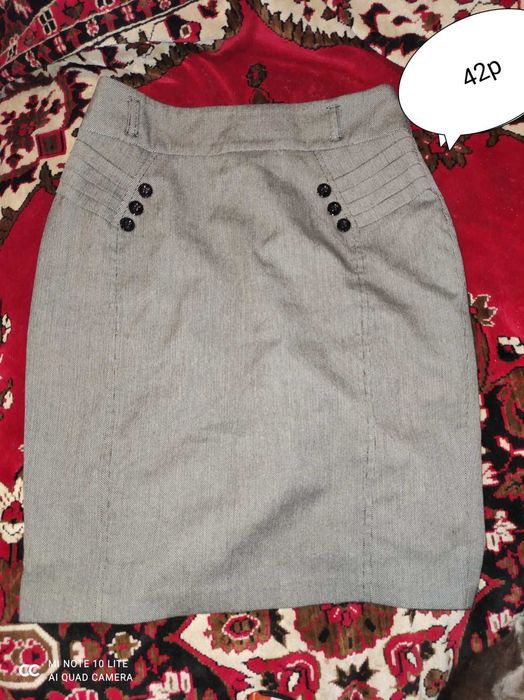 Жіноча класична спідниця