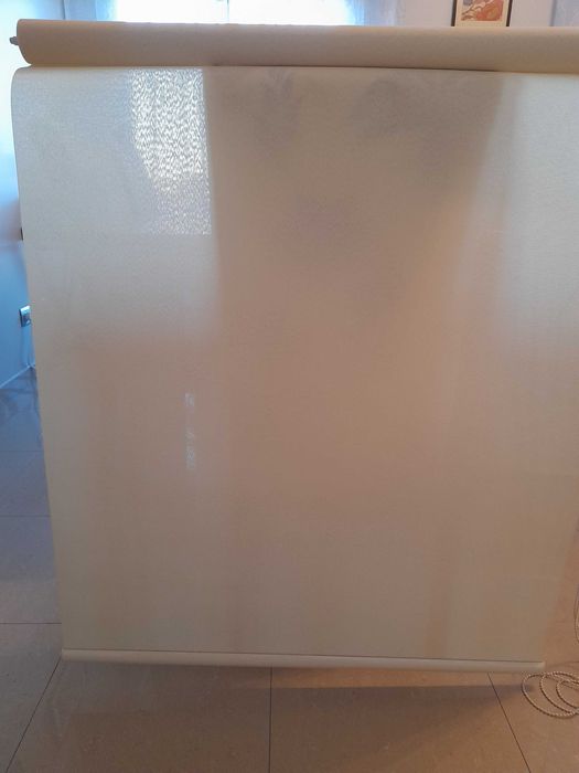 Estores de rolo ,  proteção contra  raios solares, iluminação natural