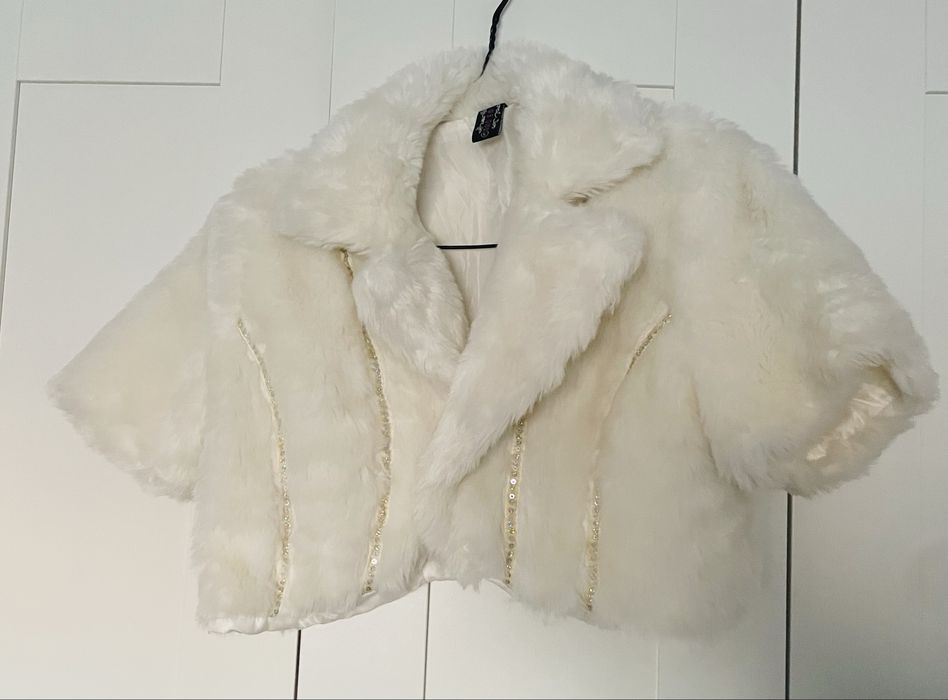 Casaco de pêlo branco meia manga/curto