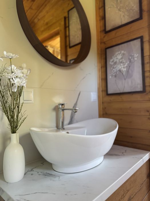 Domek z jacuzzi nad rzeką  z najpiekniejszym widokiem w okolicy